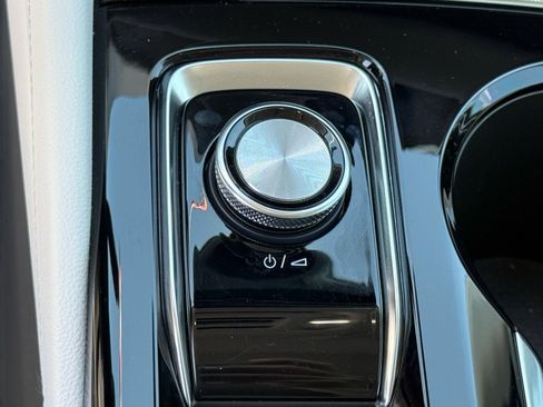 Used 2024 Buick Envision Avenir AWD/4WD image 22
