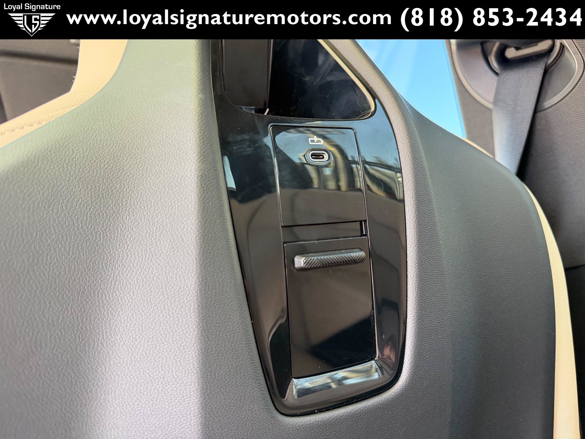 Used 2024 BMW iX xDrive50 w/ Premium Package AWD/4WD image 18
