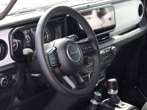 Used 2025 Jeep Wrangler Unlimited Sport AWD/4WD image 12