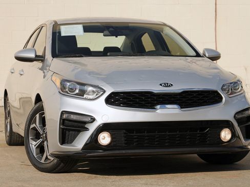 Used 2021 Kia Forte LXS FWD image 2
