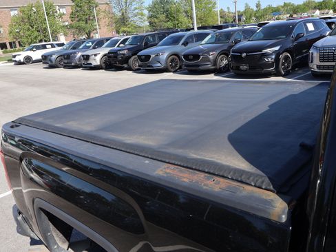 Used 2018 GMC Sierra 2500 SLE w/ SLE Preferred Package AWD/4WD image 15