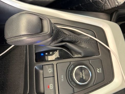 Used 2021 Toyota RAV4 XLE w/ Convenience Package AWD/4WD image 11