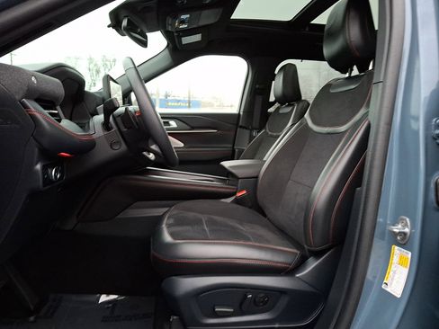 Used 2025 Ford Explorer ST image 14