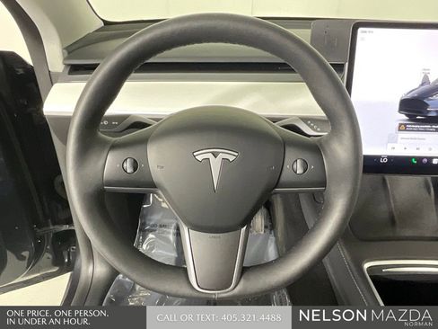 Used 2025 Tesla Model Y Long Range image 35
