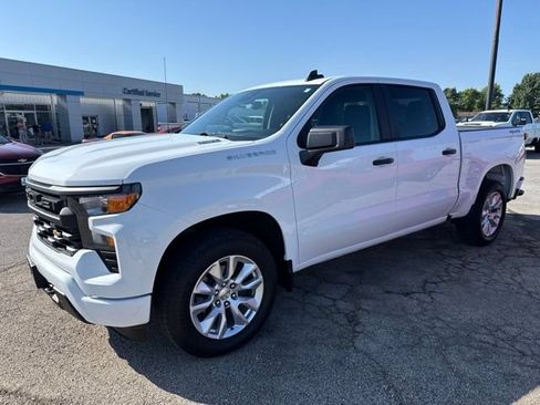 Used 2025 Chevrolet Silverado 1500 Custom AWD/4WD image 2