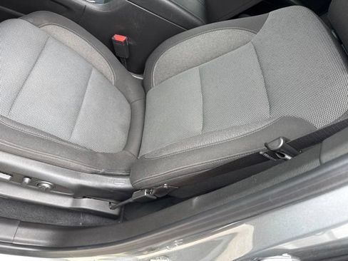 Used 2023 Chevrolet Traverse LT FWD image 9