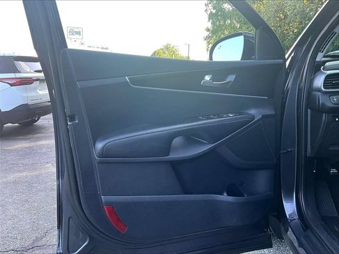 Used 2019 Kia Sorento AWD image 9