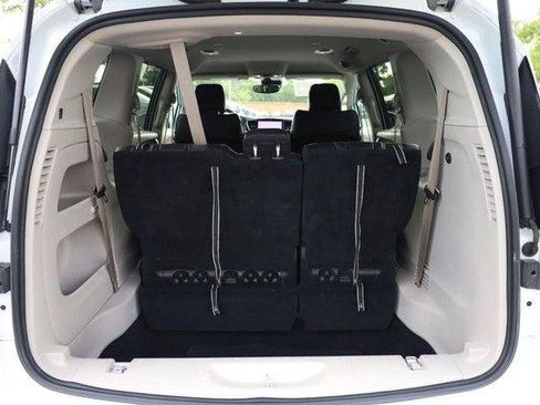 Used 2022 Chrysler Pacifica Touring-L FWD image 7