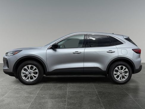 Used 2024 Ford Escape Active AWD/4WD image 2