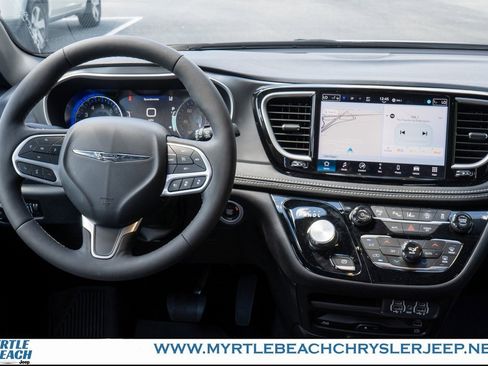 New 2025 Chrysler Pacifica Select w/ Uconnect Theater Family Group image 15