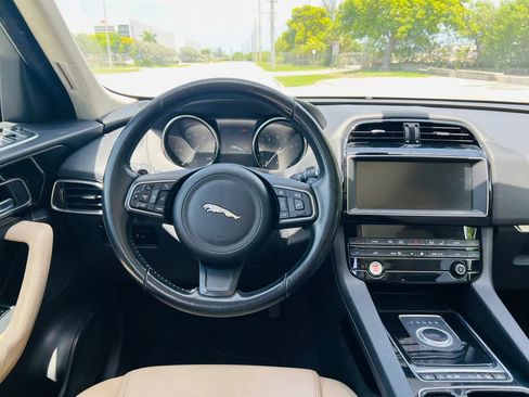 Used 2020 Jaguar F-PACE Premium AWD/4WD image 13