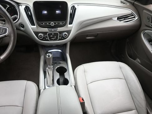 Used 2018 Chevrolet Malibu LT w/ Leather Package FWD image 15