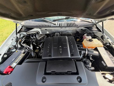 Used 2014 Lincoln Navigator 4WD image 32