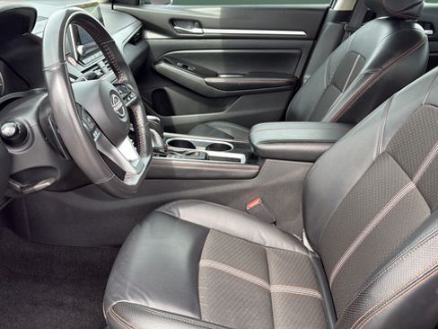 Used 2024 Nissan Altima 2.5 SR FWD image 17