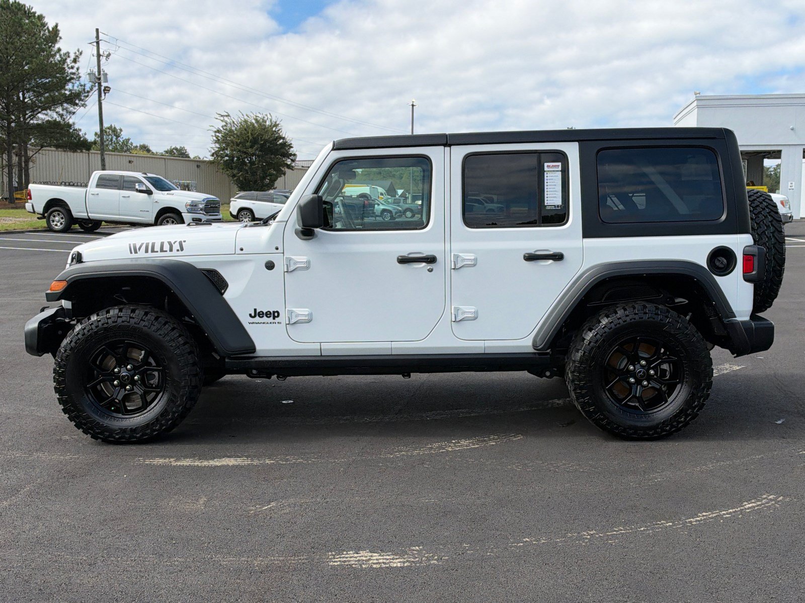 Used 2025 Jeep Wrangler Unlimited Sport AWD/4WD image 8
