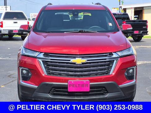 Used 2023 Chevrolet Traverse LT FWD image 2