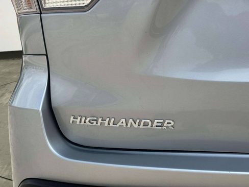Used 2019 Toyota Highlander XLE AWD/4WD image 37