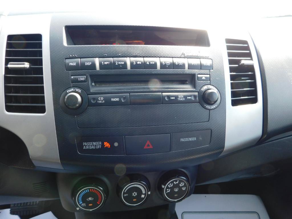 Used 2010 Mitsubishi Outlander SE AWD/4WD image 9