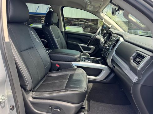 Used 2019 Nissan Titan PRO-4X w/ Pro-4x Convenience Package AWD/4WD image 21