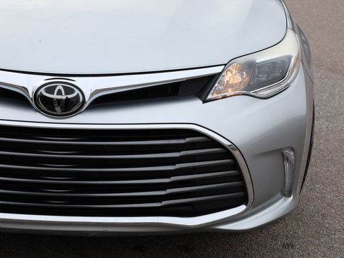 Used 2018 Toyota Avalon XLE Plus image 19