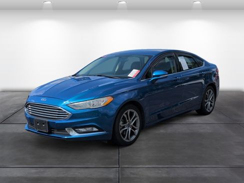 Used 2017 Ford Fusion SE w/ Equipment Group 201A FWD image 4