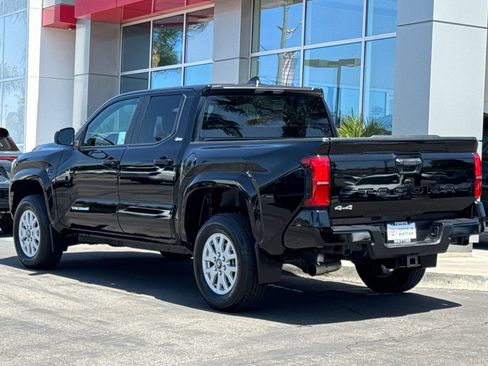 Certified 2024 Toyota Tacoma SR5 AWD/4WD image 8