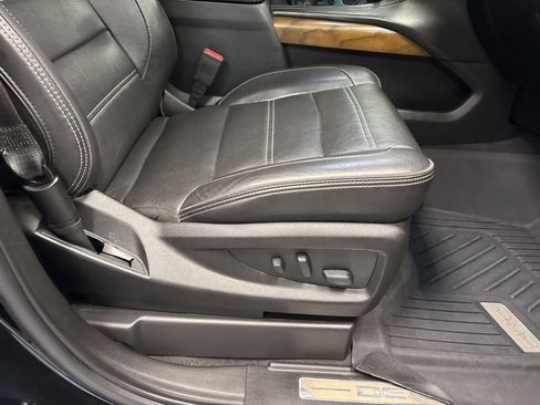 Used 2020 GMC Yukon Denali w/ Denali Premium Package AWD/4WD image 12