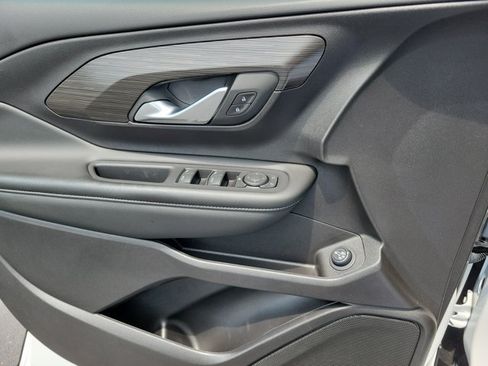 Used 2024 GMC Terrain SLE w/ Driver Convenience Package FWD image 30