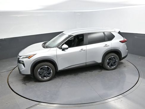 Used 2024 Nissan Rogue SV FWD image 38
