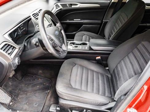 Used 2018 Ford Fusion SE w/ Fusion SE Technology Package image 28