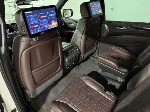 Certified 2023 Cadillac Escalade ESV Sport Platinum AWD/4WD image 25
