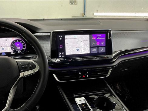 Used 2025 Volkswagen Atlas Cross Sport SEL image 9