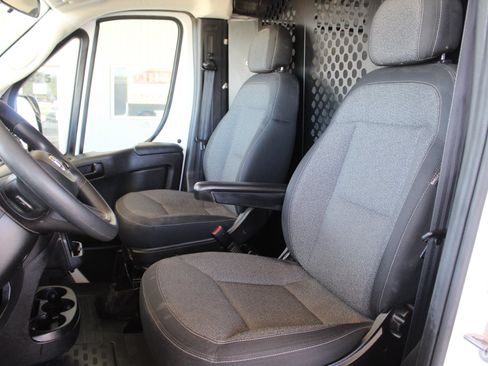 Used 2025 RAM ProMaster 2500 w/ U-Haul Equipment Group FWD image 35