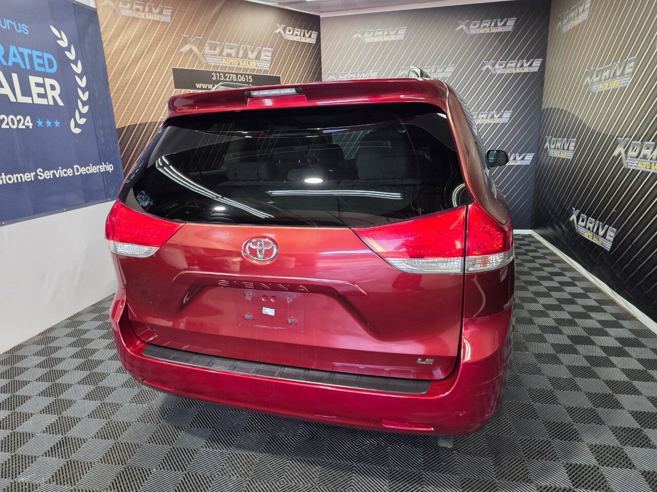 Used 2014 Toyota Sienna LE FWD image 14