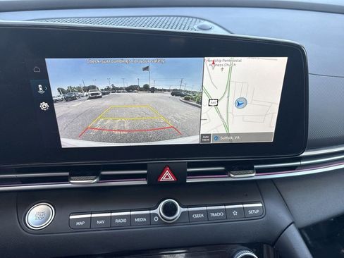Used 2025 Hyundai Elantra Limited FWD image 22