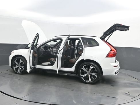 Certified 2024 Volvo XC60 B5 Ultimate w/ Protection Package Premier image 40