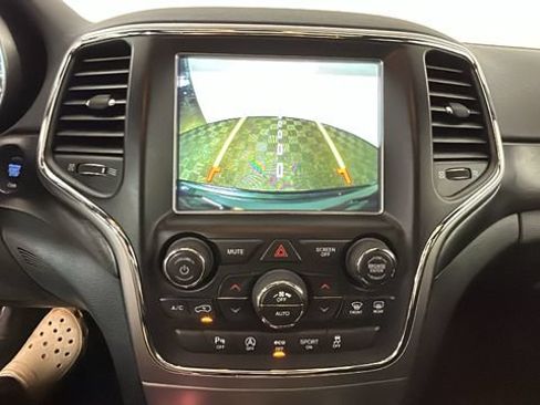 Used 2018 Jeep Grand Cherokee Altitude AWD/4WD image 24