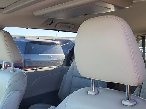 Used 2016 Toyota Sienna XLE image 9