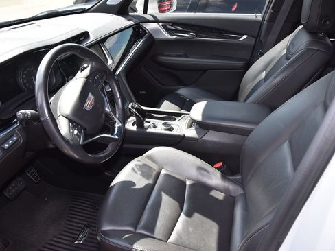 Used 2020 Cadillac XT6 Premium Luxury FWD image 9