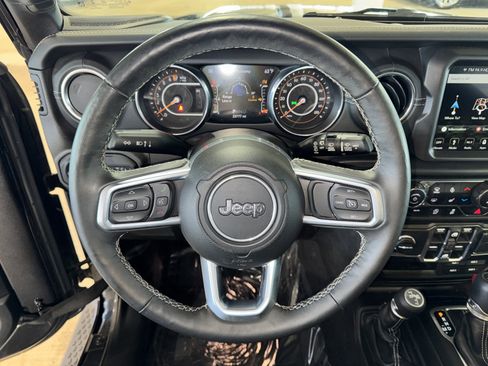 Used 2019 Jeep Wrangler Unlimited Sahara image 20