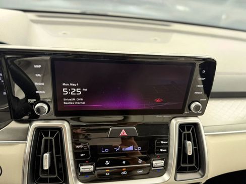 Used 2022 Kia Sorento S w/ Panoramic Sunroof Package FWD image 36