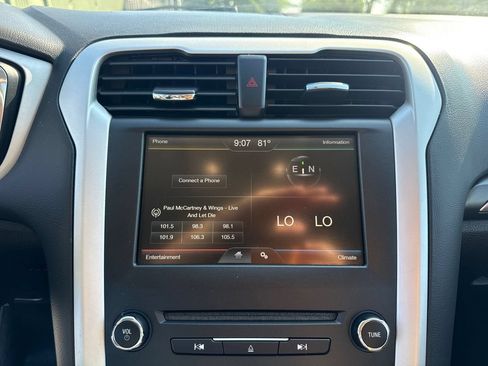 Used 2016 Ford Fusion SE FWD image 20