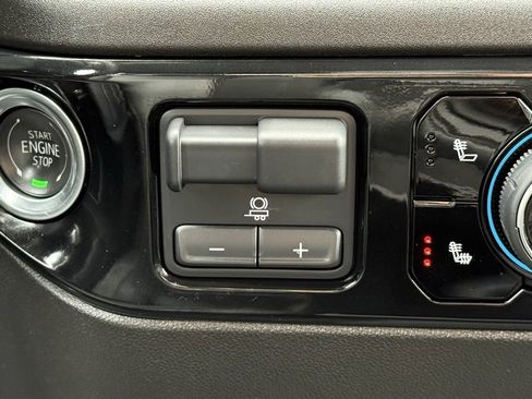 Used 2025 Chevrolet Silverado 1500 LT image 23