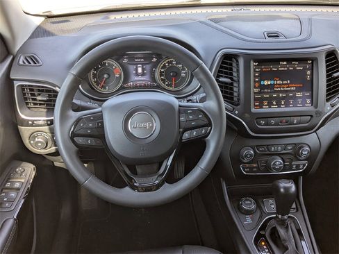 Used 2023 Jeep Cherokee Altitude Lux image 13