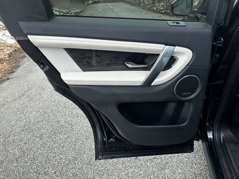 Certified 2023 Land Rover Discovery Sport SE R-Dynamic AWD/4WD image 11