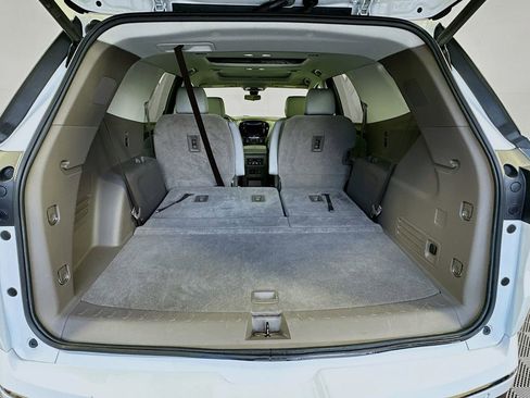 Used 2021 Chevrolet Traverse Premier w/ LPO, Cargo Package image 27