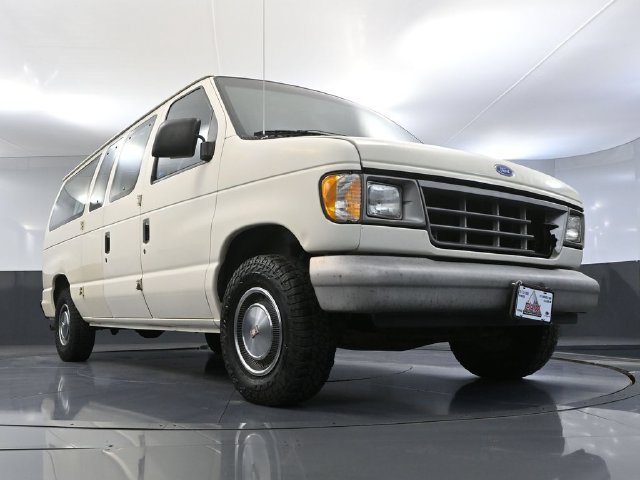 Used 1995 Ford E-150 and Econoline 150 Club Wagon RWD image 37