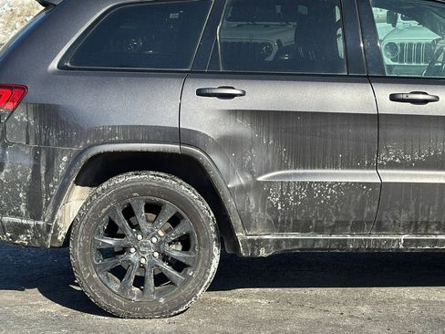 Used 2019 Jeep Grand Cherokee Altitude image 5