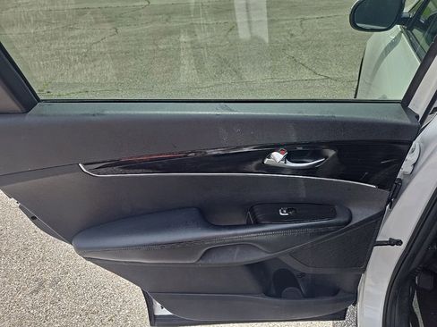 Used 2019 Kia Sorento FWD image 18