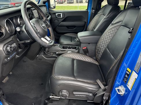 Used 2022 Jeep Wrangler Unlimited Sahara AWD/4WD image 5